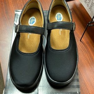 Women’s dress shoes by Dr Comfort size 8M